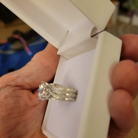 925 Sterling Silver and CZ Ring Size 4.5 - Picture 2 of 4